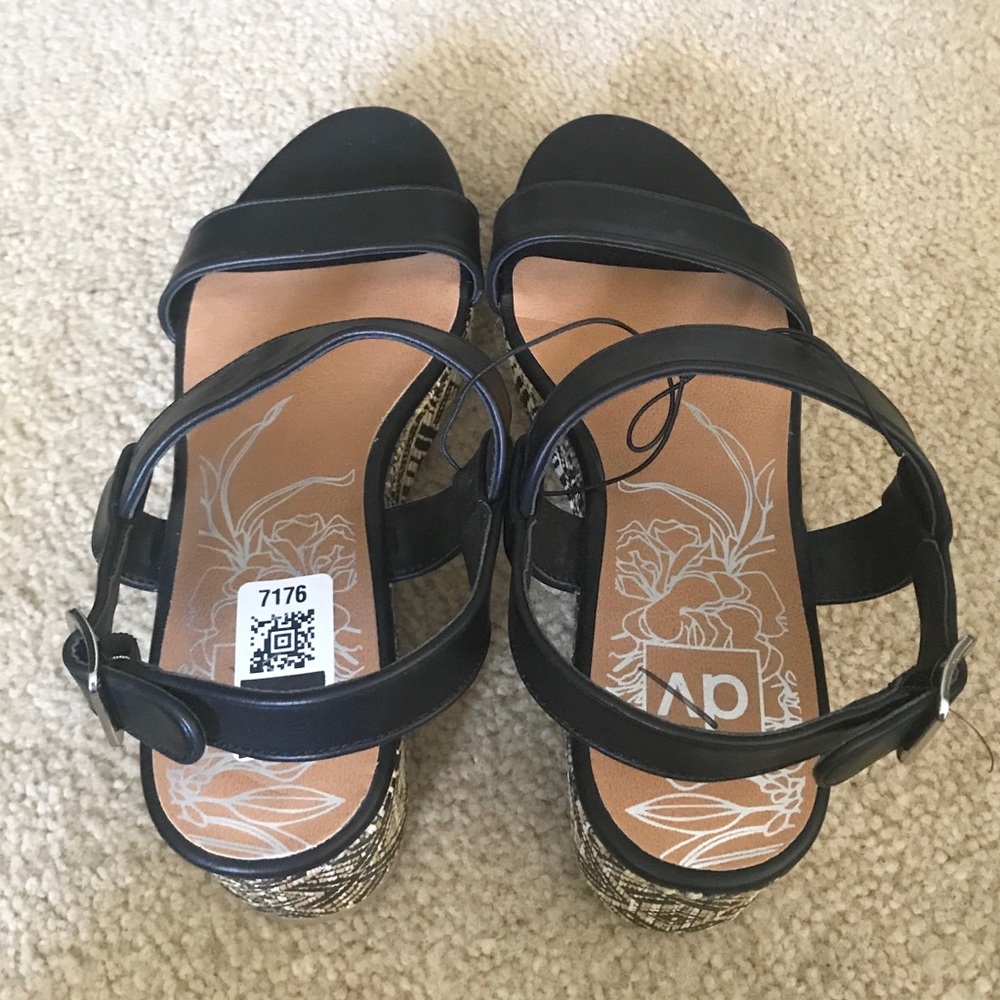 🔥2 x $25🔥DV “Brynn” tribal print platform sandal - Picture 3 of 6